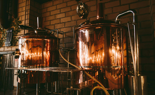 How does an air compressor ensure the hygiene and safety of beer in a brewery?