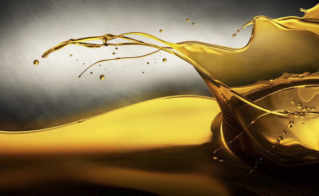 What are the potential risks if the air compressor lubricating oil is not replaced in time?